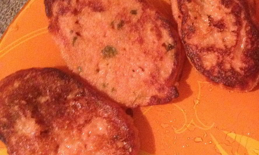 Рецепт индийские гороховые оладьи с томатом