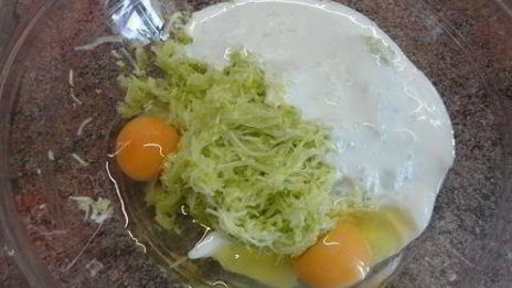 кабачковые оладьи с грибной икрой