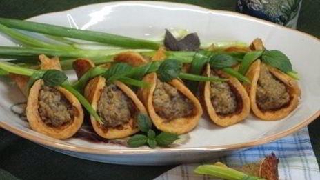 кабачковые оладьи с грибной икрой