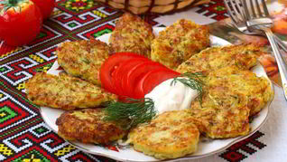 Кабачковые оладьи с картофелем и сыром сулугуни