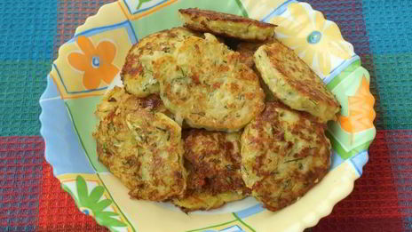 кабачковые оладьи с картофелем и сыром сулугуни