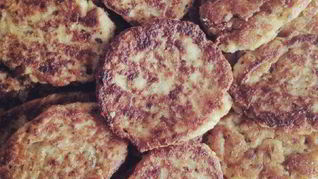 Хлебные апулийские оладьи с каперсами и сельдереем