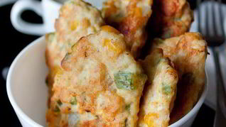 Куриные оладьи с кукурузой и фасолью