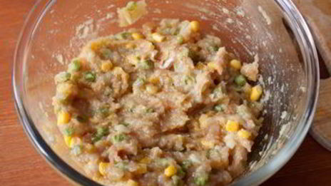 куриные оладьи с кукурузой и фасолью