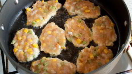 куриные оладьи с кукурузой и фасолью