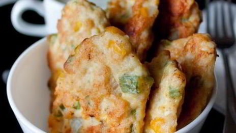 куриные оладьи с кукурузой и фасолью