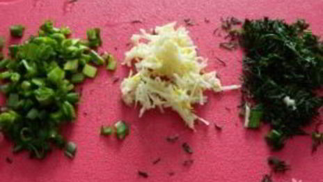 куриные оладьи с сыром и зеленью