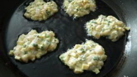 куриные оладьи с сыром и зеленью