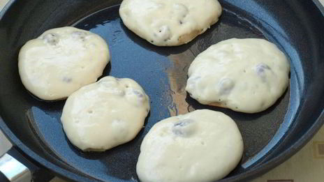 оладьи без яиц с малиной