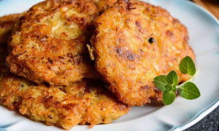 Рецепт оладьи из кабачков и сосисок на сковороде