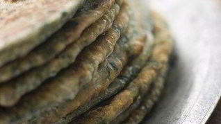 Оладьи из шпината и нута по-индийски