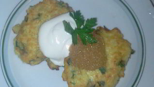 Оладьи картофельные с щучьей икрой