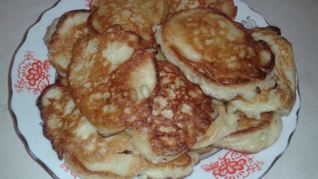 Оладьи на скисшем молоке пышные