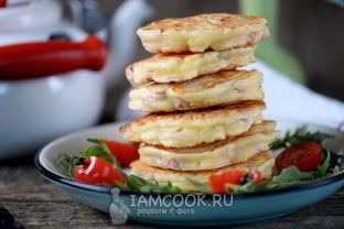 Оладьи с колбасой и сыром