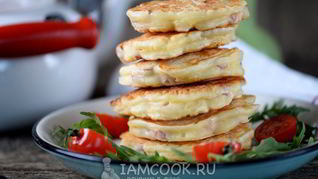 Оладьи с колбасой и сыром