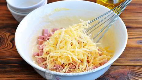 оладьи с колбасой и сыром