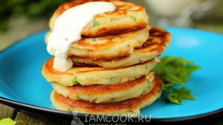 Оладьи с колбасой и зеленью