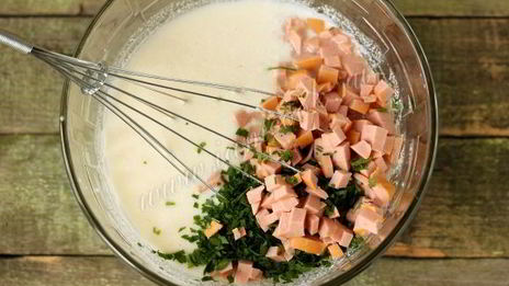 оладьи с колбасой и зеленью