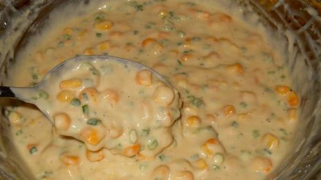 оладьи с кукурузой под чесночным соусом