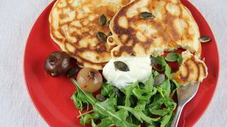 Оладьи с тыквой, козьим сыром и розмарином