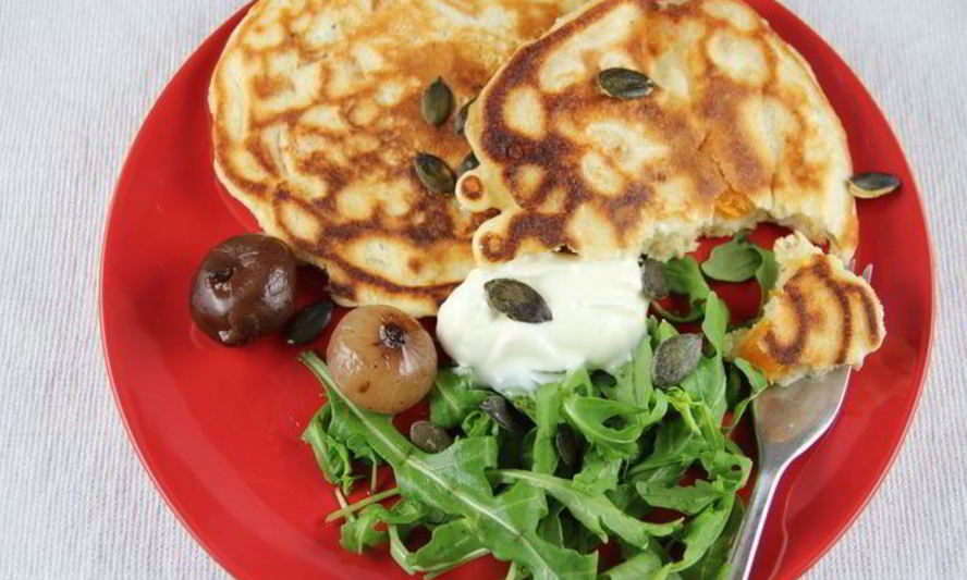 Рецепт оладьи с тыквой, козьим сыром и розмарином