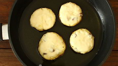 пышные оладьи на кефире с изюмом