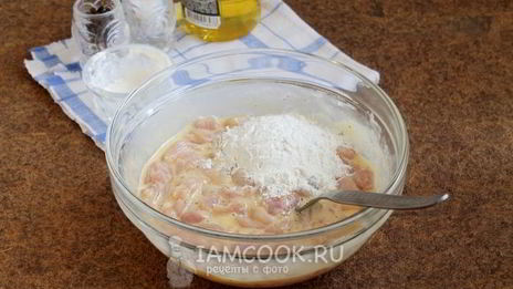 резаные оладьи из филе курицы с майонезом