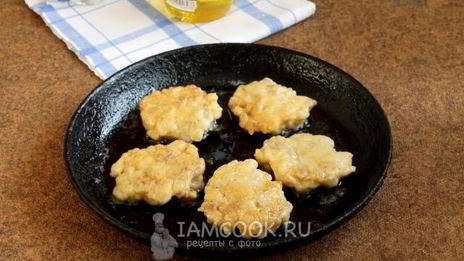 резаные оладьи из филе курицы с майонезом