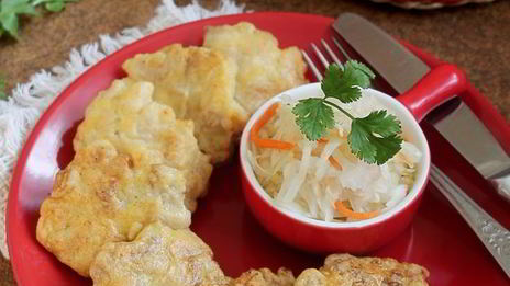 резаные оладьи из филе курицы с майонезом