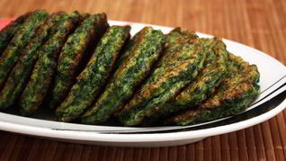 Зеленые оладьи из шпината и брокколи