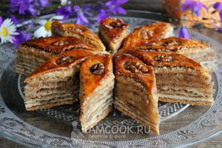 Пахлава с грецкими орехами и медом