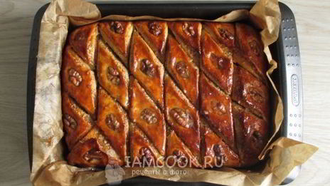 пахлава с грецкими орехами и медом