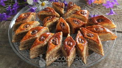 пахлава с грецкими орехами и медом