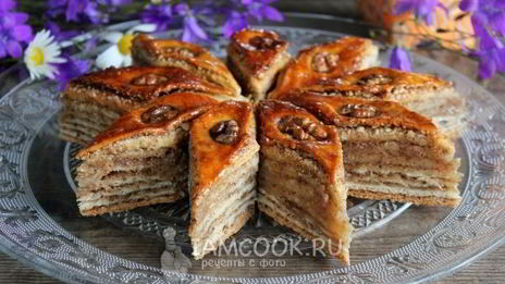 пахлава с грецкими орехами и медом