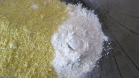 итальянское кукурузное печенье с изюмом и орехами