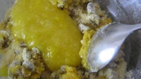 итальянское кукурузное печенье с изюмом и орехами