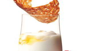 Личи в йогурте с печеньем