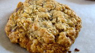 Овсяное печенье с фруктами и орехами