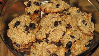 Овсяное печенье с изюмом и коньяком