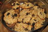 Овсяное печенье с изюмом, орехами и коньяком