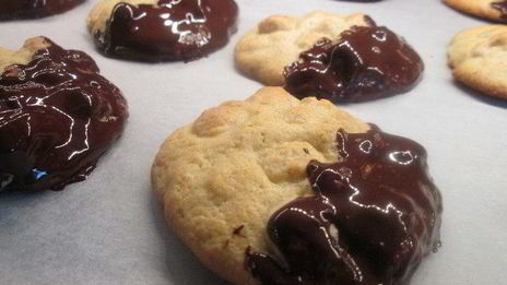 песочное печенье с фундуком и шоколадом