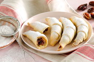 Рогалики с финиковой начинкой