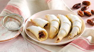 Рогалики с финиковой начинкой