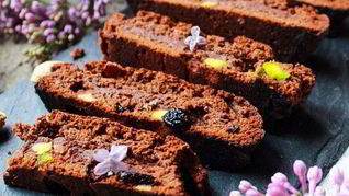 Шоколадно-миндальное печенье с изюмом