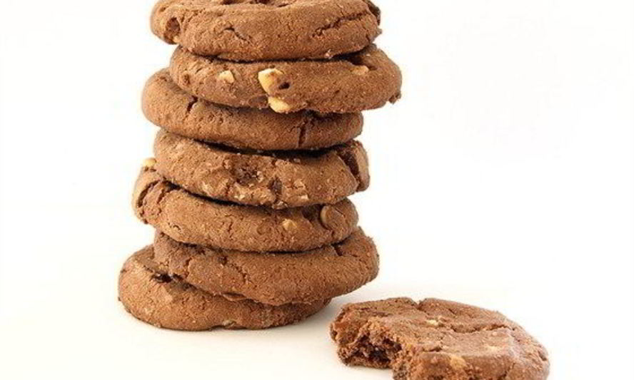 Рецепт шоколадное печенье с фундуком в потрескавшейся глазури