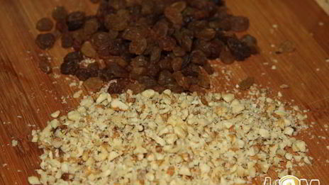 шоколадное печенье с изюмом и орехами