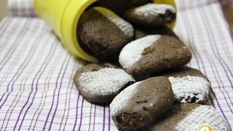 шоколадное печенье с изюмом и орехами