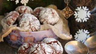 Шоколадное печенье с кракелюрами