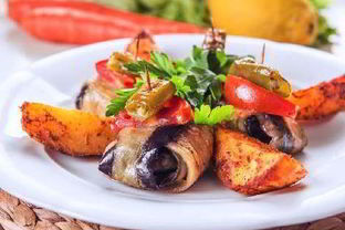 Пикантные конвертики из баклажанов