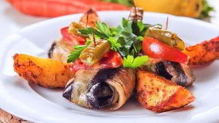 Пикантные конвертики из баклажанов